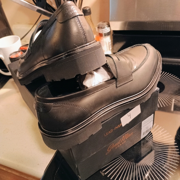 Goodwin Smith Black Leather Loafers - Picture 4 of 7